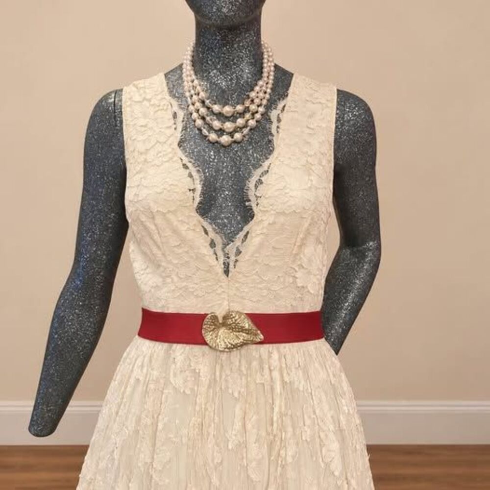 Sarah Seven Ivory Lace Plunge Bridal Dress Size 6 Sleeveless Sheer Back
